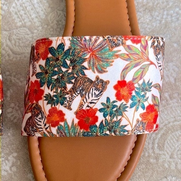 Brand New Jessica Simpson Tropical Jungle Tigers Large Strap Slides Sandals - Picture 10 of 13